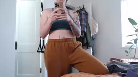 Snapshot of ellierowyn chatting on 24, 3, 2026 Ellie Rowyn online show from 24, 3, 2026