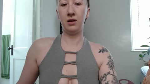 Snapshot of ellierowyn chatting on 31, 3, 2026 Ellie Rowyn online show from 31, 3, 2026