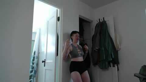 Snapshot of ellierowyn chatting on 10, 4, 2026 Ellie Rowyn online show from 10, 4, 2026