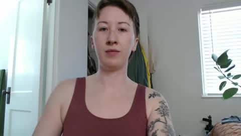 Snapshot of ellierowyn chatting on 15, 4, 2026 Ellie Rowyn online show from 15, 4, 2026