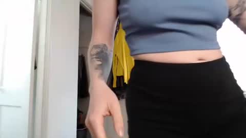 Snapshot of ellierowyn chatting on 23, 4, 2026 Ellie Rowyn online show from 23, 4, 2026