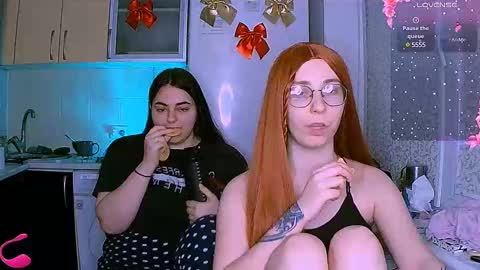 Snapshot of ellies_8 chatting on 6, 2, 2025 Ellie online show from 6, 2, 2025