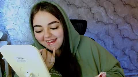 Snapshot of ellies_8 chatting on 25, 9, 2025 Ellie online show from 25, 9, 2025