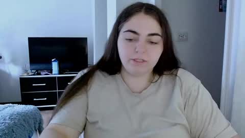 Snapshot of ellies_8 chatting on 2, 6, 2026 Ellie online show from 2, 6, 2026