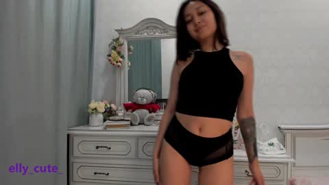 Snapshot of elly_cute_ chatting on 4, 12, 2024 Elly Cute online show from 4, 12, 2024