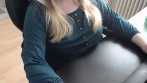 Elly online show from 18, 10, 2025