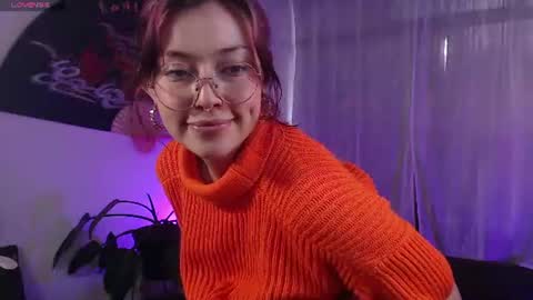 Snapshot of elly_uwuw chatting on 29, 7, 2026 Emy Castro online show from 29, 7, 2026