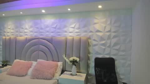Snapshot of ellye_evans_ chatting on 5, 7, 2026 Ellye online show from 5, 7, 2026