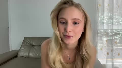 Snapshot of ellykeyofficial chatting on 8, 6, 2026 ellykeyofficial online show from 8, 6, 2026
