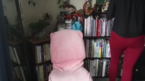 Elly Naomi online show from 19, 10, 2025