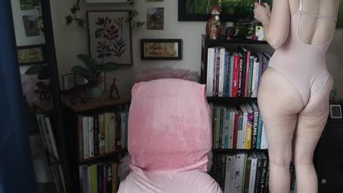 Elly Naomi online show from 10, 1, 2026