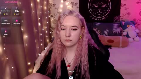 Snapshot of elovinora chatting on 5, 12, 2024 Ela give me a thumbs up if you like it and this is important for the development of the account online show from 5, 12, 2024