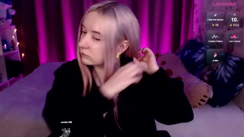 Snapshot of elovinora chatting on 20, 12, 2024 Ela give me a thumbs up if you like it and this is important for the development of the account online show from 20, 12, 2024