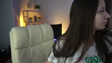 Snapshot of elyslunar_ chatting on 12, 12, 2024 Call me Elis online show from 12, 12, 2024