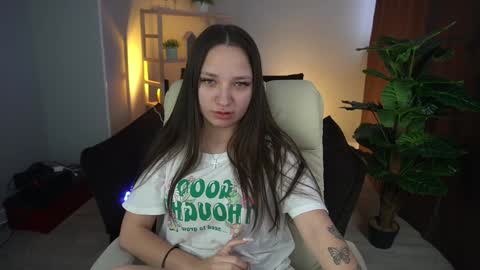 Snapshot of elyslunar_ chatting on 12, 12, 2024 Call me Elis online show from 12, 12, 2024