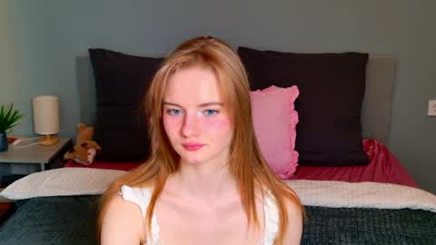 Snapshot of elza_hofffman chatting on 29, 4, 2026 Chloyka online show from 29, 4, 2026