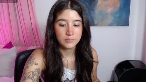 Snapshot of em_aa1 chatting on 2, 1, 2025 A N D R E A online show from 2, 1, 2025