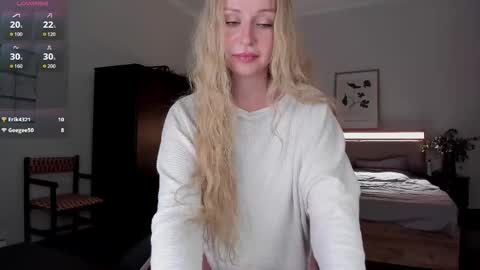 Snapshot of em_emilie chatting on 13, 9, 2025 Emilie online show from 13, 9, 2025