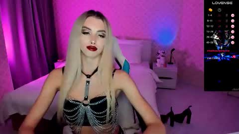 Snapshot of em_luna chatting on 16, 9, 2025 Emilia online show from 16, 9, 2025