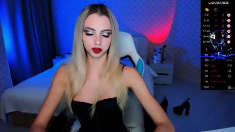 Snapshot of em_luna chatting on 17, 9, 2025 Emilia online show from 17, 9, 2025
