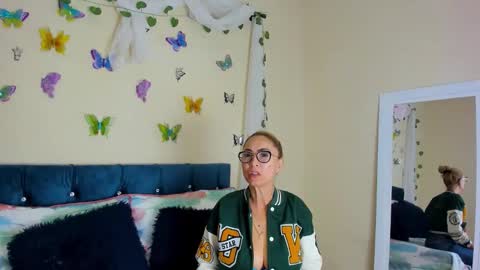 Snapshot of ema_garciaa chatting on 20, 9, 2025 ema garcia online show from 20, 9, 2025