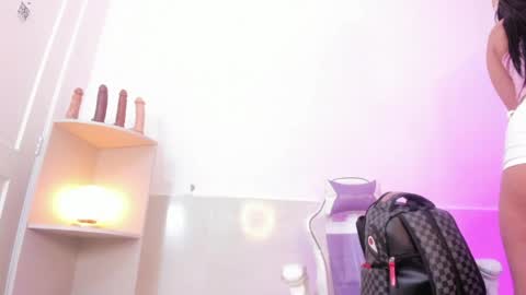 Snapshot of ema_lambert chatting on 30, 5, 2026 Ema Lambert online show from 30, 5, 2026
