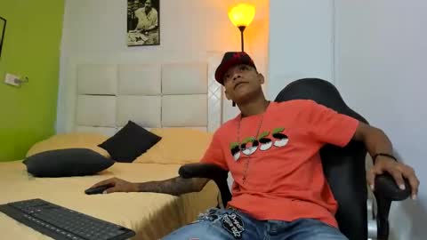 Snapshot of emanuel_23cm_ chatting on 1, 3, 2026 EMANUEL online show from 1, 3, 2026