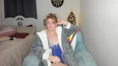 Ember Pheonixxx online show from 23, 12, 2024