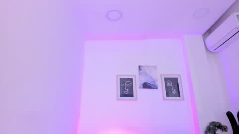 emelie_89 online show from 26, 2, 2025