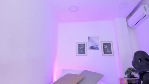 emelie_89 online show from 27, 2, 2025