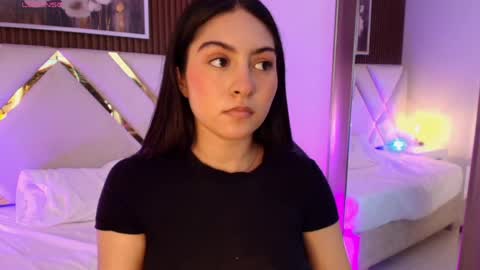Snapshot of emelie_ch_ chatting on 7, 5, 2026 Emily online show from 7, 5, 2026