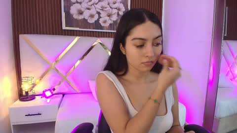 Snapshot of emelie_ch_ chatting on 15, 5, 2026 Emily online show from 15, 5, 2026
