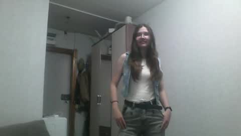 Snapshot of emelysimonson chatting on 8, 10, 2025 Stacy online show from 8, 10, 2025
