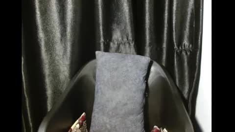 Snapshot of emerald2700 chatting on 22, 10, 2025 emerald online show from 22, 10, 2025