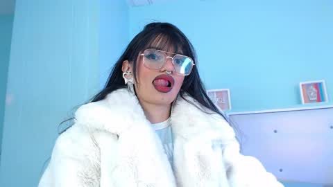 Snapshot of emerald_gh chatting on 9, 5, 2026 Danna online show from 9, 5, 2026