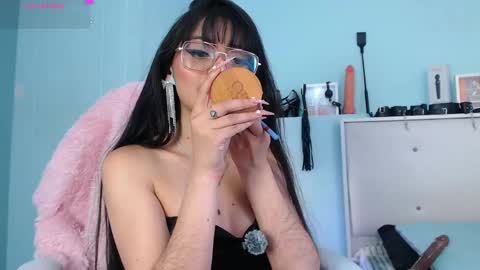 Snapshot of emerald_gh chatting on 7, 6, 2026 Danna online show from 7, 6, 2026