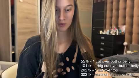 Snapshot of emi__ly chatting on 28, 11, 2025 emi__ly online show from 28, 11, 2025