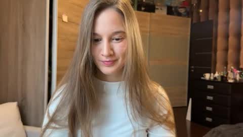 Snapshot of emi__ly chatting on 1, 12, 2025 emi__ly online show from 1, 12, 2025