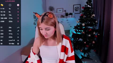 Snapshot of emi_joy chatting on 5, 1, 2025 Emily follow me online show from 5, 1, 2025