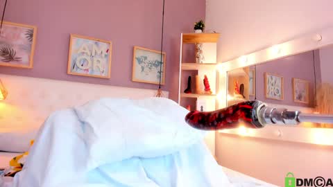 Emily Sarai online show from 31, 1, 2025