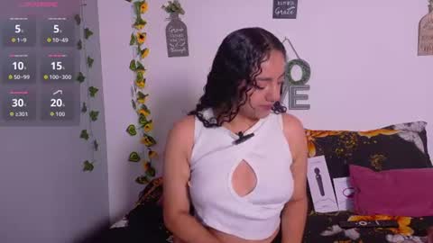 Snapshot of emiily_curly chatting on 8, 7, 2026 Emily online show from 8, 7, 2026