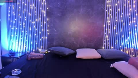   online show from 27, 12, 2024