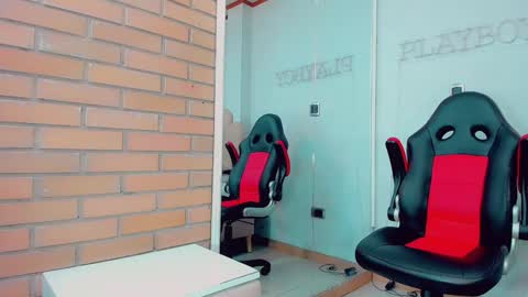 EmillySaenz online show from 20, 1, 2025