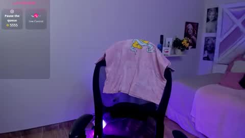 Snapshot of emilayton_ chatting on 24, 9, 2025 emilayton_ online show from 24, 9, 2025