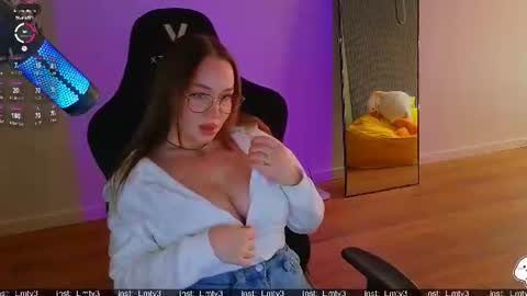 Snapshot of emili1_bc chatting on 3, 8, 2026 Emili online show from 3, 8, 2026
