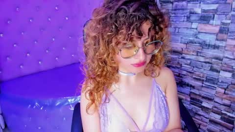 Snapshot of emili_rouse_ chatting on 2, 10, 2025 Emy online show from 2, 10, 2025