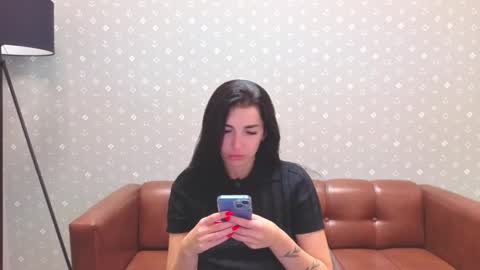 Snapshot of emilia_emilia1 chatting on 19, 11, 2025 Emi online show from 19, 11, 2025