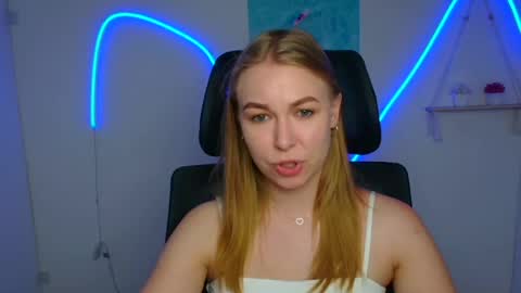 Snapshot of emilia_ilia chatting on 29, 6, 2026 Emilia online show from 29, 6, 2026