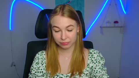 Snapshot of emilia_ilia chatting on 2, 7, 2026 Emilia online show from 2, 7, 2026
