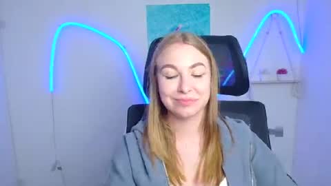 Snapshot of emilia_ilia chatting on 5, 7, 2026 Emilia online show from 5, 7, 2026